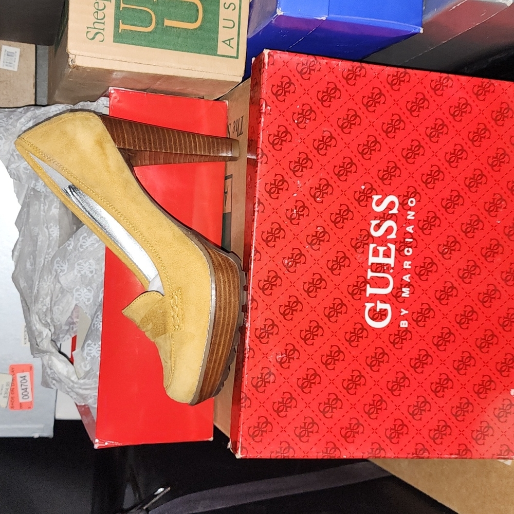 Guess Suade trendy y2k pumps size 7.5 tan